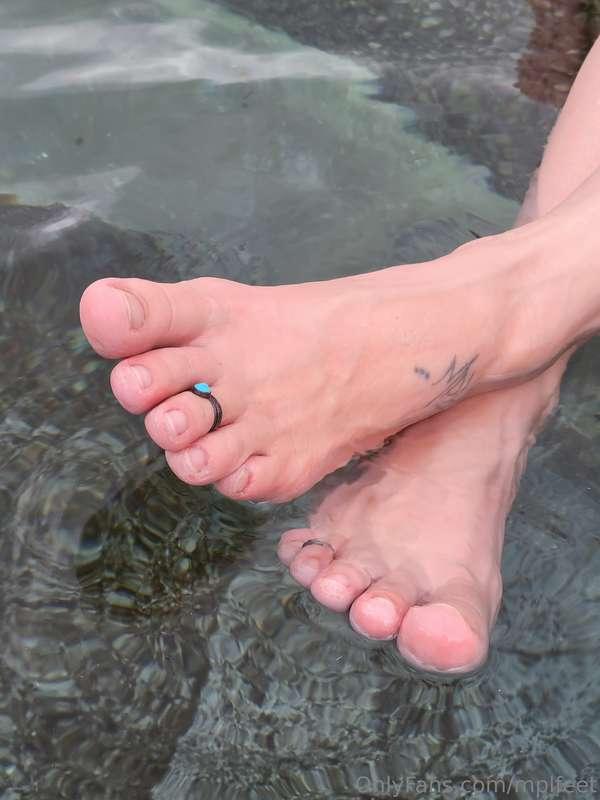 Happy Toes Day Unlock to see them all!😊👣