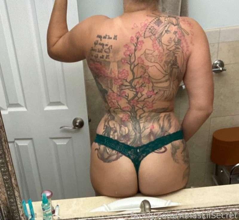 Wow my back tattoos :0 don’t you wanna cum on them ;)