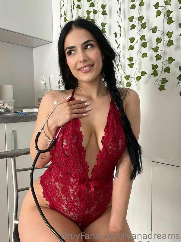 I’m not flirting😜 DM me for more red🤭😋