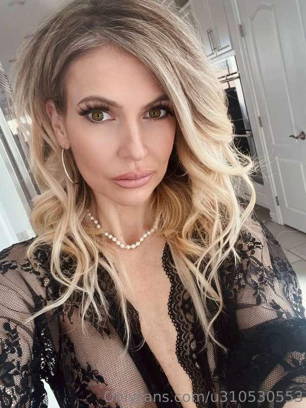 Love a pearl necklace 😈💋