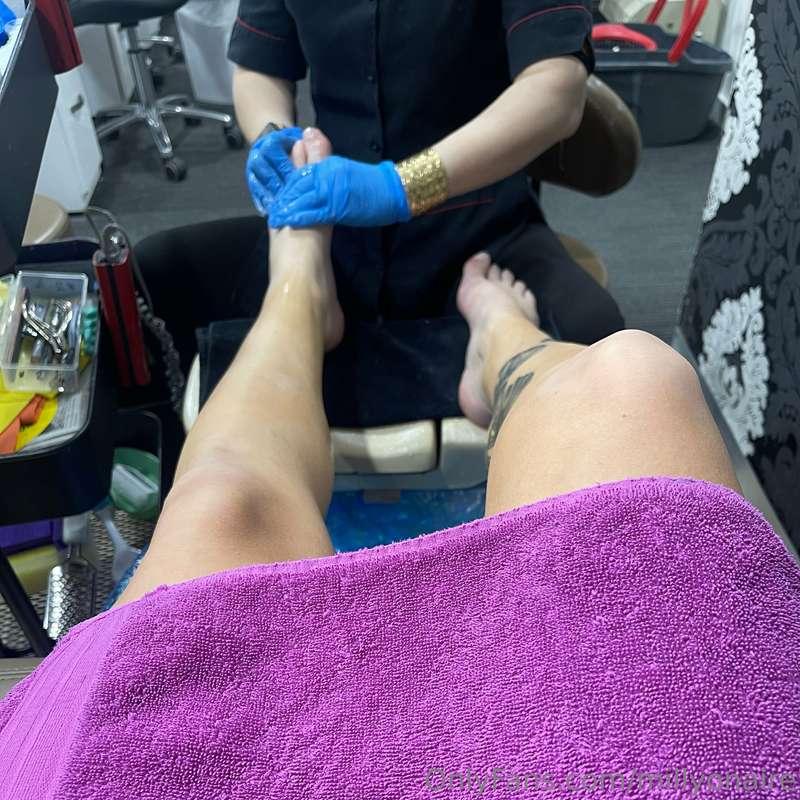 This should be you massaging my feet 😏😏 Tip this post $10 to..