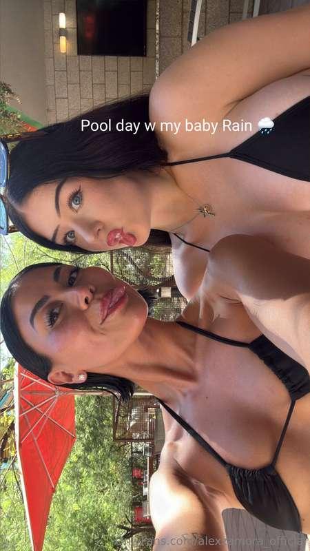 Pool day! Go buy one of our threesomes from your DMs 👀