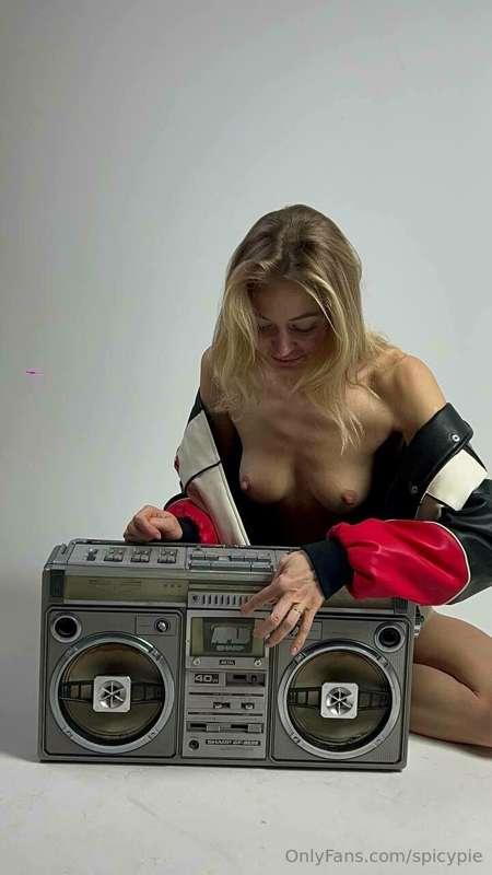 Can I play some music for you?😈