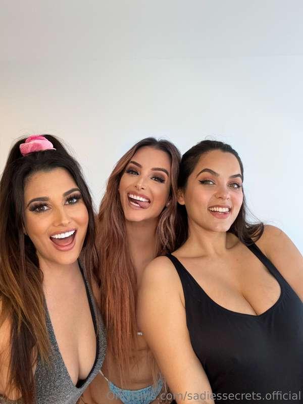 Me and my girls want to fix your Monday blues 🥰🥰