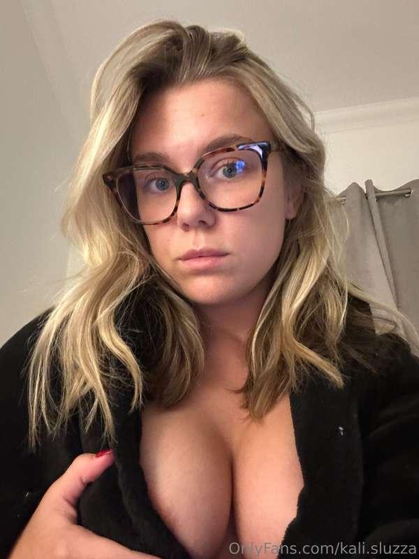 👀