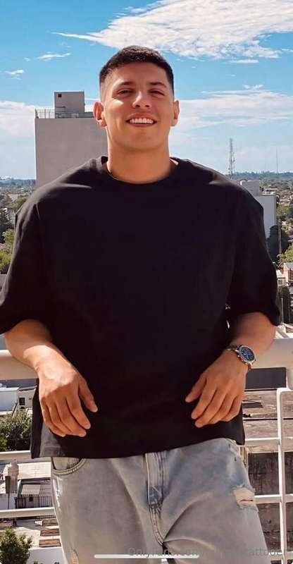 💪🔥 Turned on by big, sweaty, dominant men? @clark_94This mus..