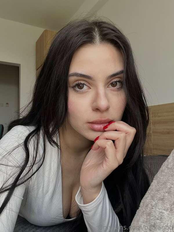 Good morning babies!🩷
i am free today and tomorrow so please..