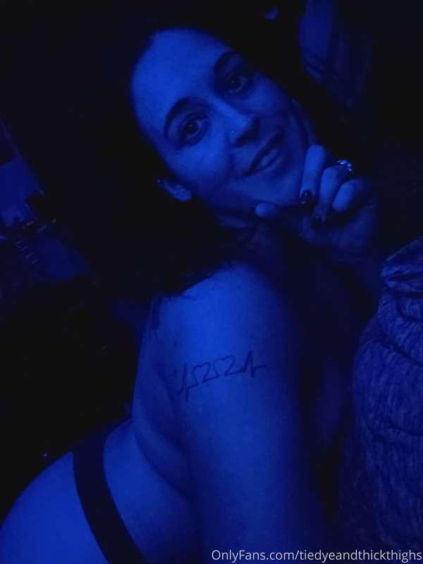Love the way I look in dim blue lighting 💙