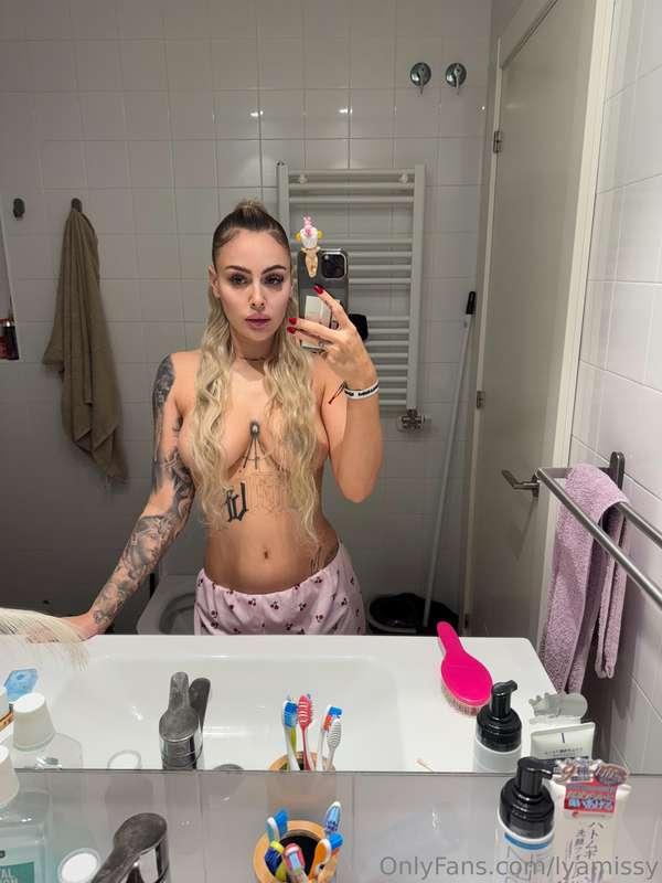 Ready to cause a sexy chaos 🖤😉