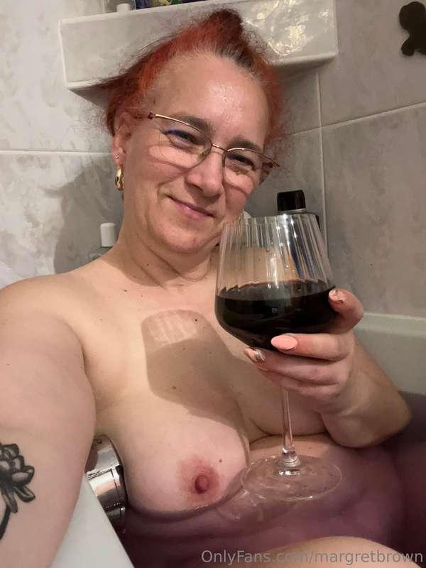 Clean house. Dirty mind. Classic MILF mood today. And yes…ev..