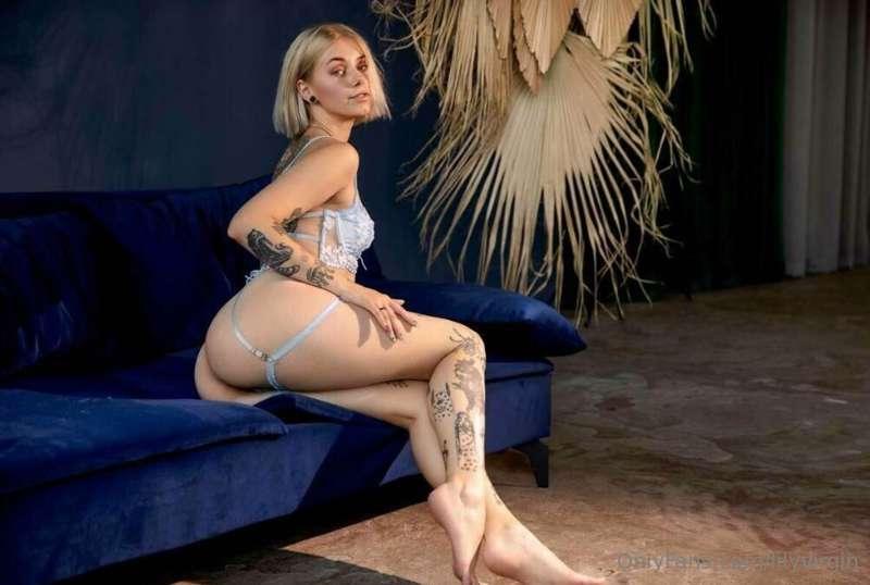 😇@robeen111 18 YO CUTIE😍 GIRL OF YOUR DREAM❤️ 
 SLIP YOUR TO..