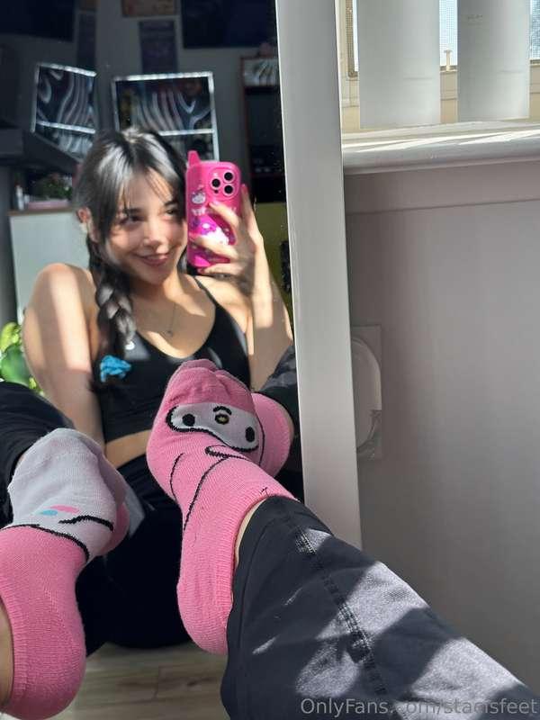 I noticed your cock gets excited when I wear cute socks♡