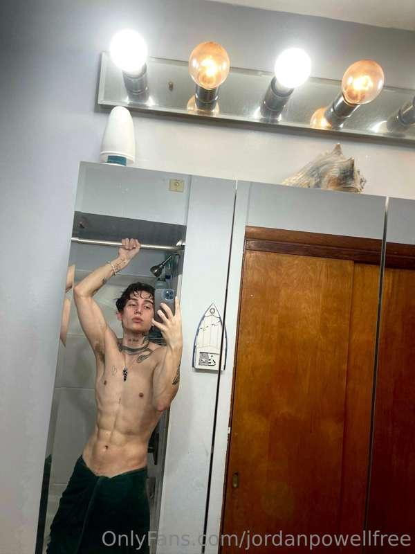 some after shower pics😏