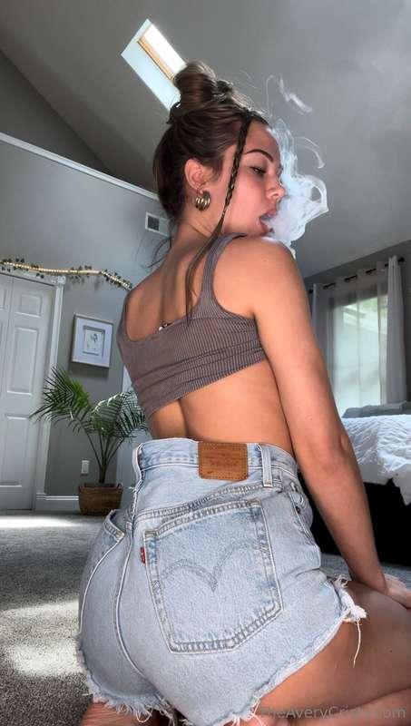 Sent out a new ***smoke fetish video*** last night, since I’..