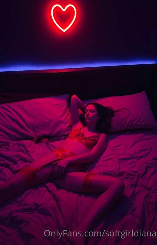 Make sure you don’t miss today’s hour-long sex tape! Good ni..