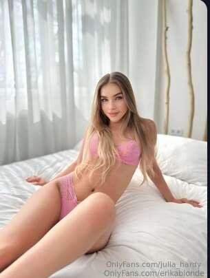 mmm Erika is here 💖😳 @erikablonde

did u see what she is doi..