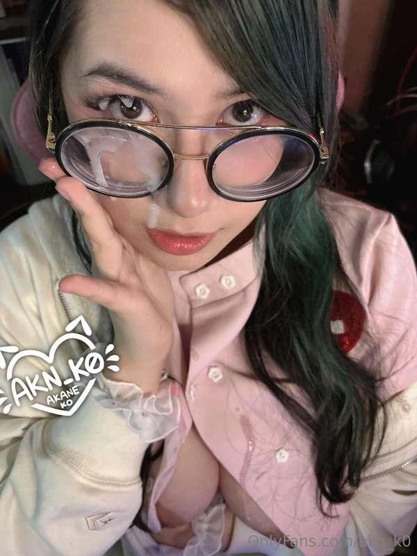 Mira como me dejaste ( •̯́ ^ •̯̀)... ¿Te gustaría que lamier..