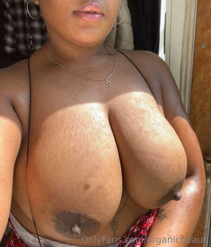 Sunshine titties