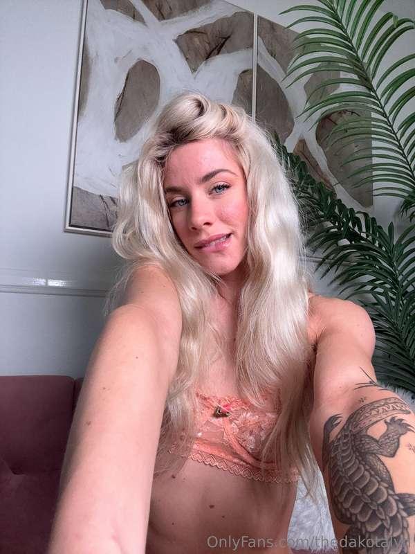 Wanna crawl in ur lap and never leave 🤭