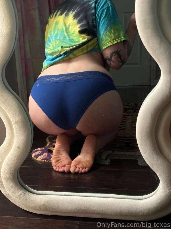 Kiss my feet please 🥰