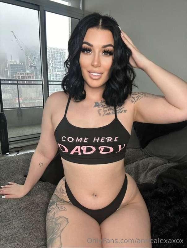 What we doing daddy ?!   Tell me below 🖤💦🖤