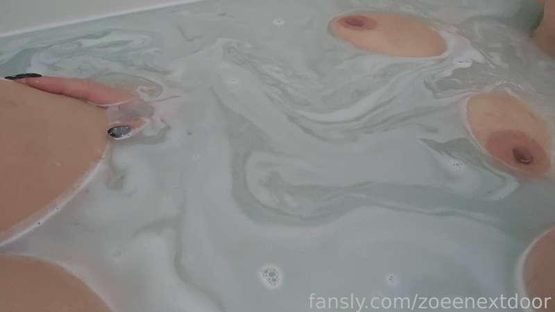 zoeenextdoor image #6