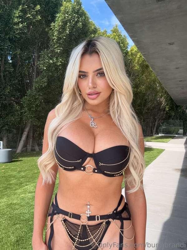 Cum claim me first 😏💦First $20 tipper gets my BIG bundle and..