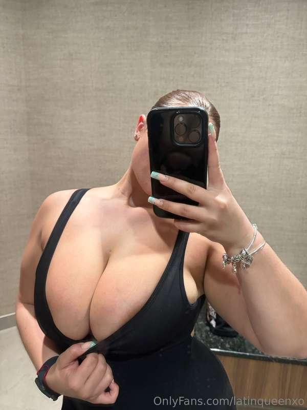 message me if u want to see more 😚