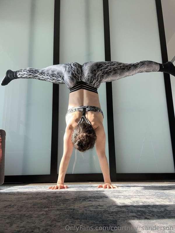 Morning stretches 😉💪