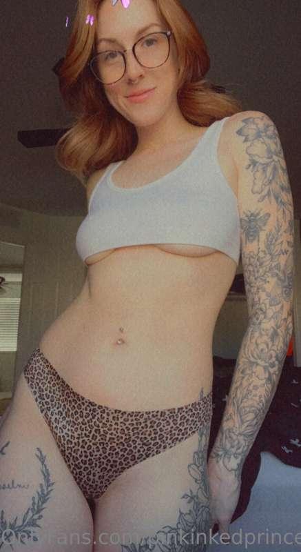 can’t keep these tiddies in my top today 😋