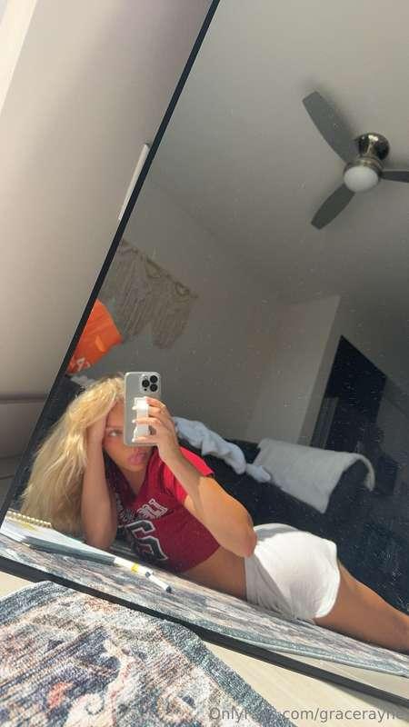 way too horny to be alone rn 🫣 dm me 