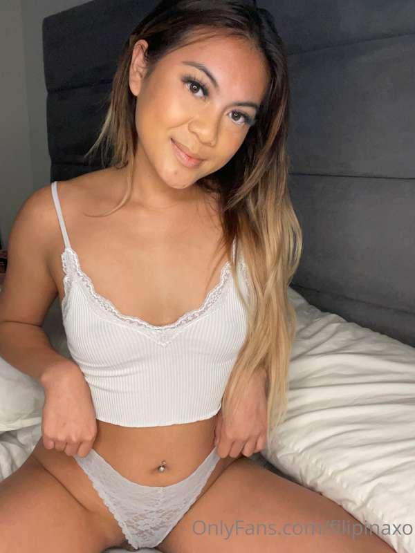 *Wanna get into something naughty tonight 👉🏽👈🏽 

Let me know..