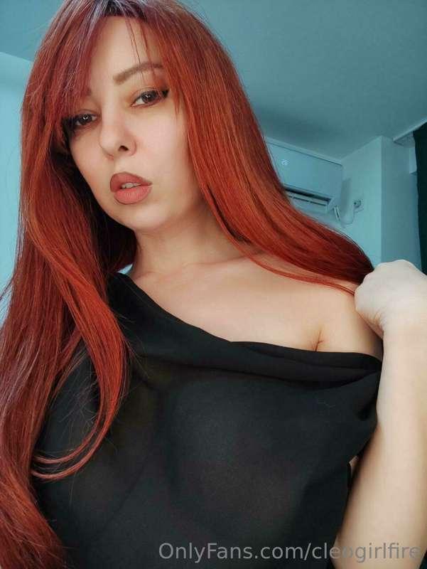 This naughty and sexy MILF @arilynn1 is waiting for you on h..