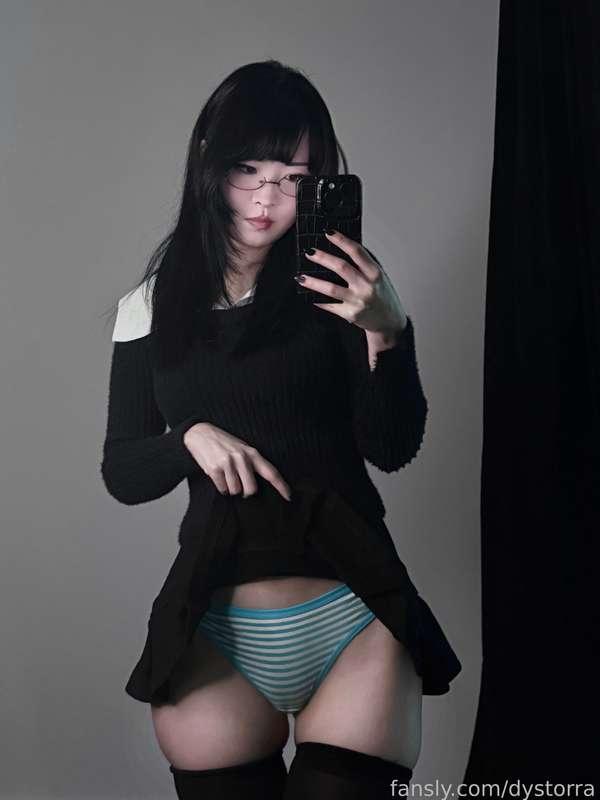 panty reveal :3
