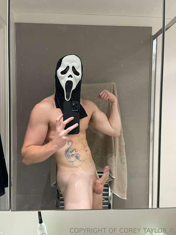 Who’s gonna let ghost face breed their hole 👀