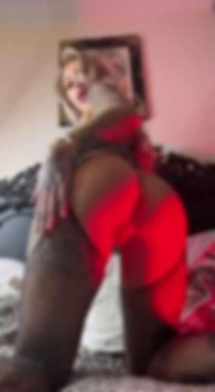 I know how much you love slutty tattooed girls.. @peachhes_s..