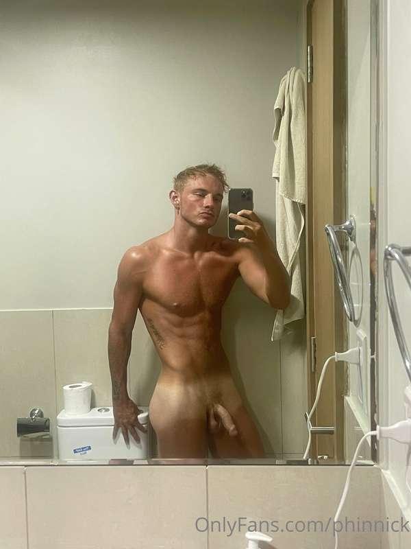 cheeky toilet pic 🍆👅