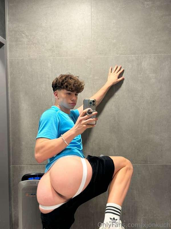 what do you think of my gym outfit? 😦 i think you could see ..