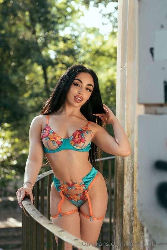 La mia amica @isabellaangelina è una porca assurda😈 si dice ..