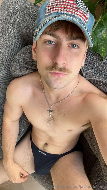 Hey come sit in my lap :)