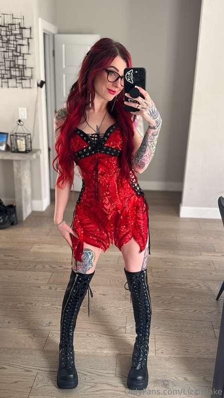 Birthday girl 🥳Want some cake? 🤭 —> @lizziblakecams 🍑