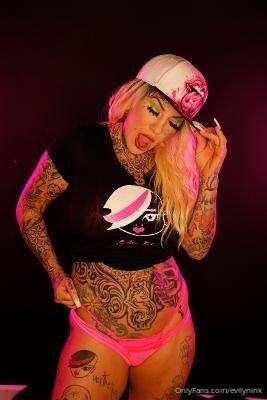 Back doing content for Alterotic tomorrow i tattoo a sexy bi..