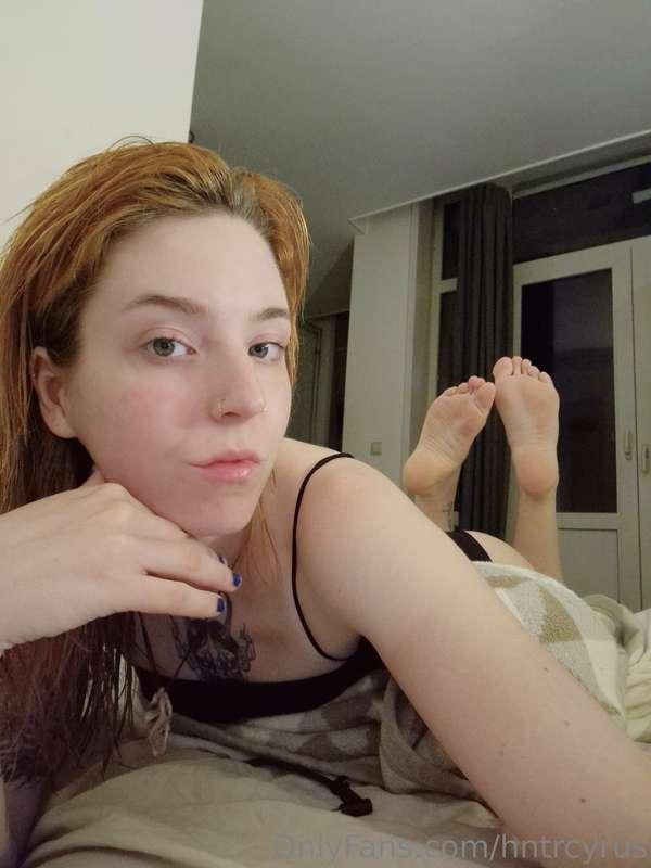 Goodnight you lucky people, you get to see my lil toes. Than..