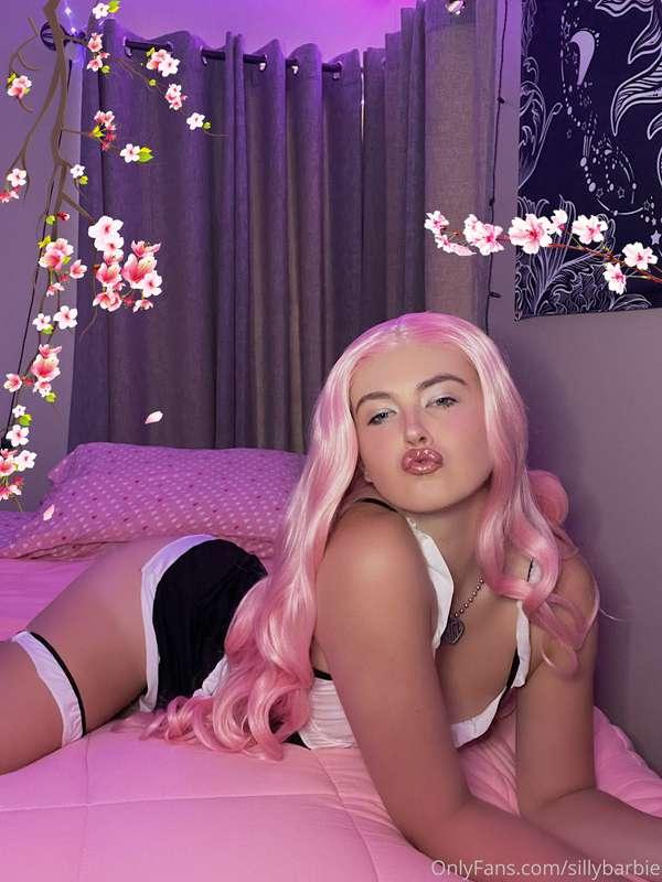 i love being a sexy lil maid 💕