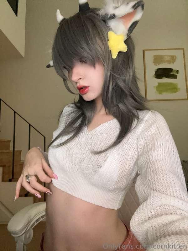 i have something verrrry hot for u in my dms :> hit me up >:..