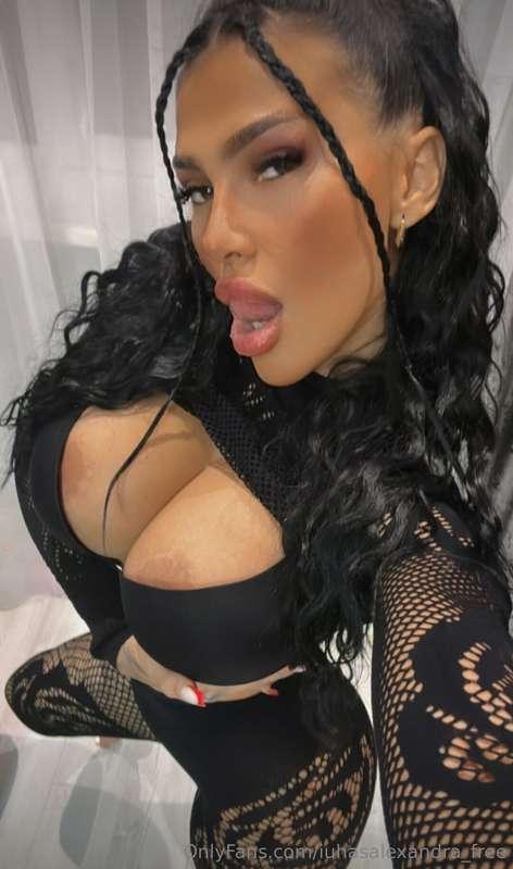 Sunt jucăușă aici… dar în VIP sunt fără limite 😈💦😈@iuhasalex..