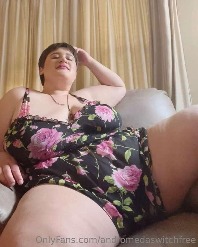 This is a soft Dom, JOI-style video. I talk you through what..