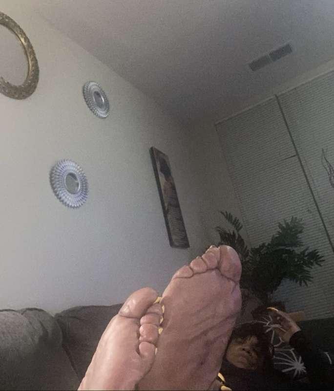 The thickest feet pt2