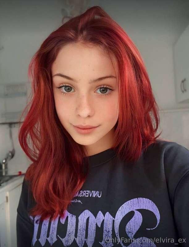 Let me distract you👉 @angegold 💋
Cute girl @angegold loves t..