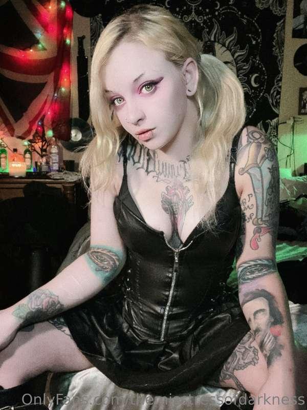 Happy Friday little bats 🦇 🖤